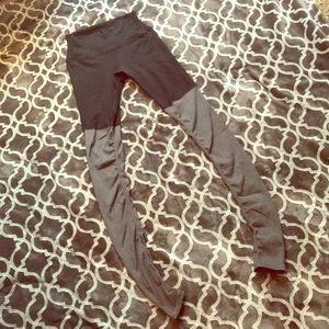 ALO Yoga Goddess Legging in Black and Grey
